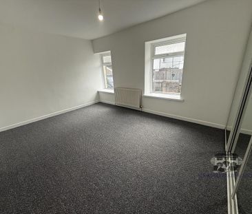 3 bedroom end of terrace house to rent - Photo 2