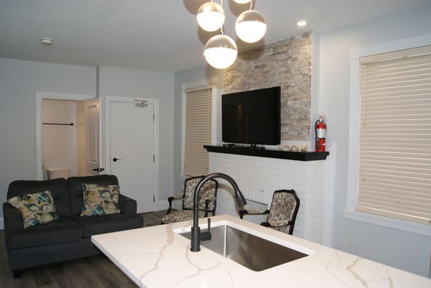 For Lease - 70 Centre Street Unit# Main, Strathroy-Caradoc, Ontario - Photo 1