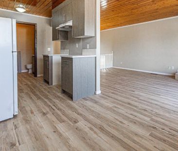 Renovated Forest Heights 4Plex 2 Bed 1.5 Bath Unit with Fireplace! ... - Photo 4