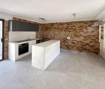 CONVENIENTLY LOCATED TOWNHOUSE - Photo 6