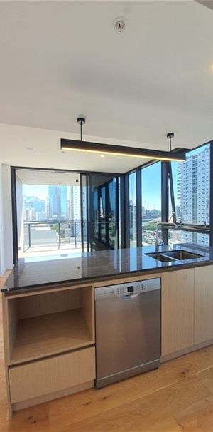 A Stylish Apartment Located in The Heart of Brisbane, Brisbane State High School Catchment. - Photo 1