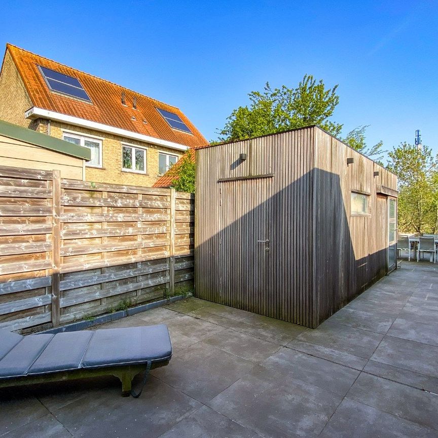 Gerenoveerde gezellige rijwoning te huur met 3 slaapkamers te Nieuwpoort-Stad. - Photo 1
