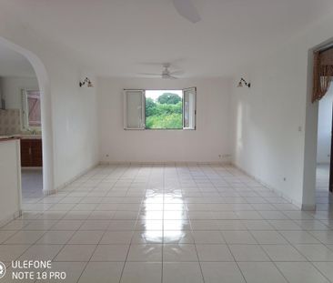 Location Appartement 3 pièces 80m² STE ANNE 97180 - Photo 2