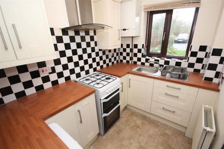 2 bedroom terraced house to rent - Photo 4