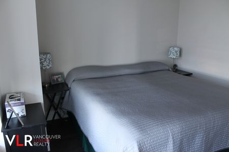 Condo in North Vancouver, BC - Photo 3