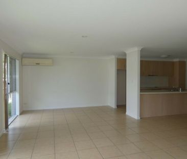 Central Family Home in Upper Coomera - Photo 6