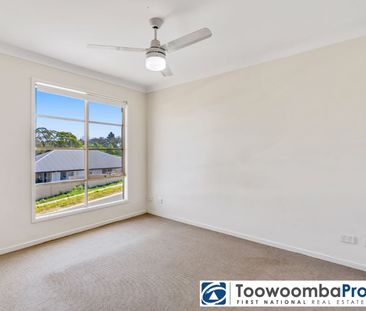 This upscale townhouse features open-concept living at its finest w... - Photo 2