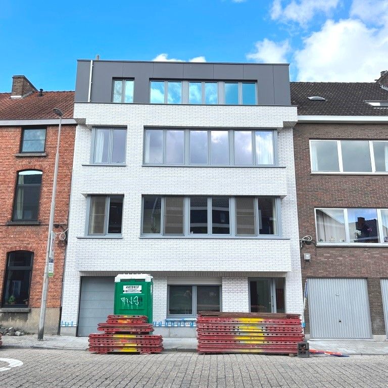 Volledig gerenoveerd gelijkvloers appartement in de buurt van UZ Gent met ruime stadstuin - Photo 1