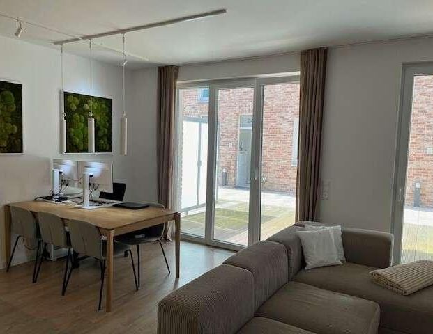 Wohnen über zwei Ebenen // Exklusive 3 Zi.-Whg. inkl. EBK & Terrasse. - Photo 1