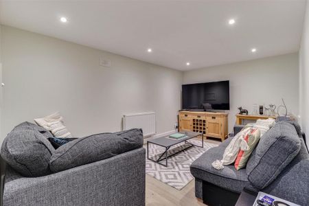 3 bedroom maisonette to rent - Photo 2