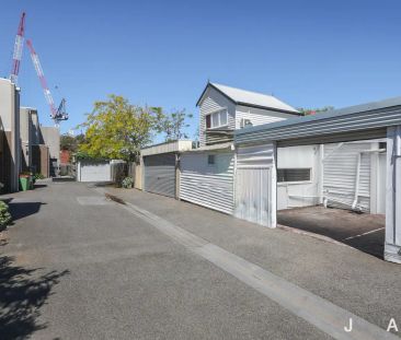 “Timeless Appeal and Modern Comfort in a Private Setting” - Photo 6