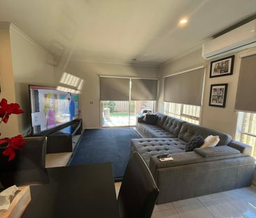 Cranbourne West - Photo 4