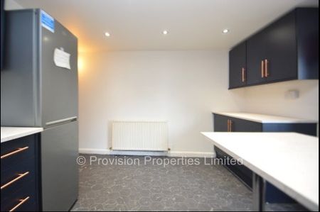 6 Bed Student Properties Leeds - Photo 3