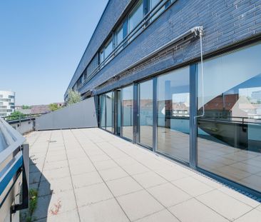 Sunny duplex with top view - Photo 5