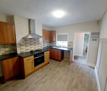 2 bedroom Terraced House to rent - Photo 5
