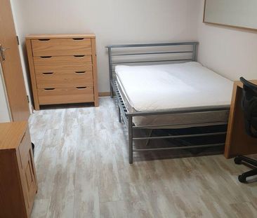 6 bedroom house of multiple occupation to rent - Photo 3