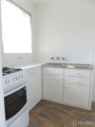 Bedsit Unit With Reverse Cycle Air conditioning - Photo 1