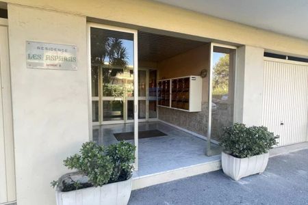 Beau 2 pièces – Emplacement privilégié à deux pas de la mer - Photo 3