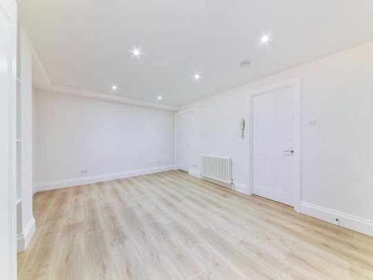 Studio to rent - Photo 1