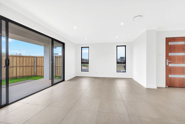 2 Renwick Street, Catherine Field NSW 2557 - House For Rent | Domain - Photo 1