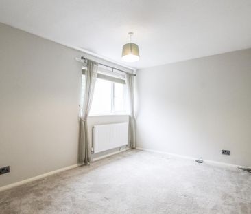 4 bedroom detached house to rent - Photo 3