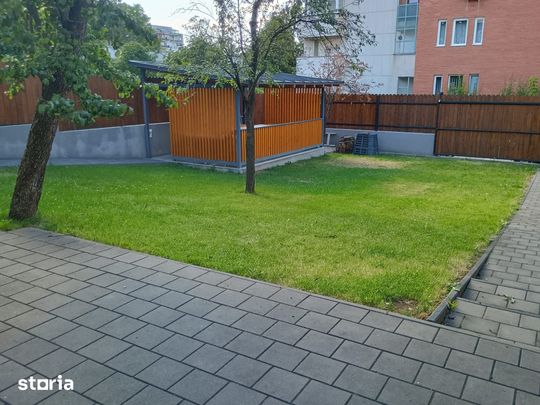Imobil cu 4 apartamente superfinisat 500 mp, teren 600 mp, parcari,etc - Photo 1