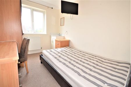 Bournemouth Wycliffe Road Winton, BH9, Dorset - Photo 5