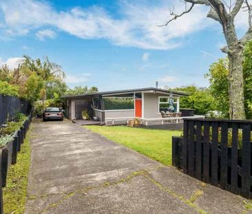 Beachside Living – 3-Bedroom Home in Stanmore Bay - Photo 1