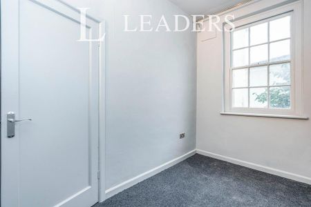 3 bedroom flat to rent - Photo 3