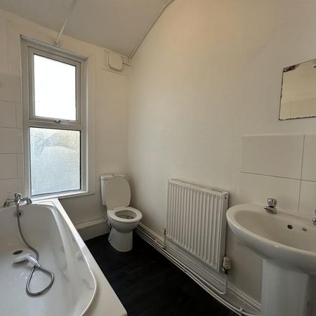 1 bedroom ground floor flat to rent - Photo 4
