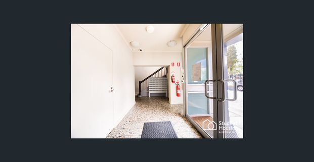 " NELSON COLLEGE APARTMENTS " Large apartment with Balcony - Photo 1