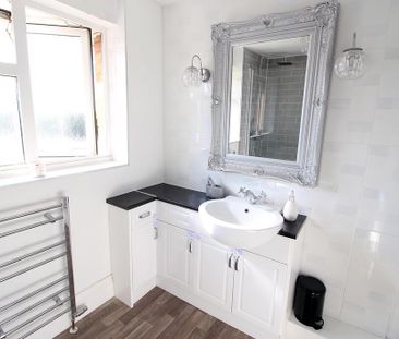 4 bedroom end of terrace house to rent - Photo 5