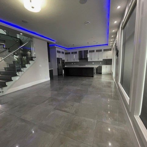 Luxury Upper Level Home with 6 Bedroom 5 Bath - Photo 1