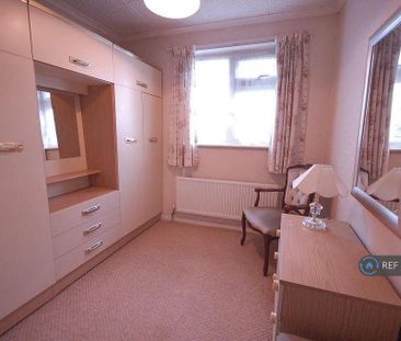 3 bedroom semi-detached house to rent - Photo 3