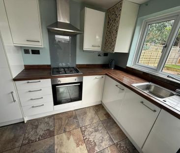 3 bedroom semi-detached house to rent - Photo 2