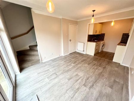 1 bedroom semi-detached house to rent - Photo 2