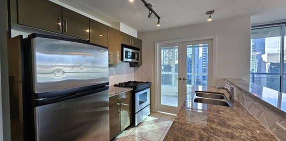 2 bed+ flex + solarium, 2 bath at Classico, Coal Harbour - Photo 2