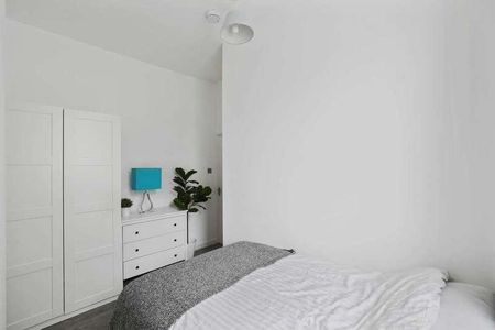 Lyndhurst Grove, Camberwell, London, SE15 - Photo 2