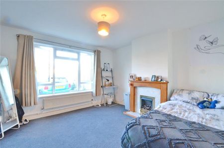 4 bedroom semi-detached house to rent - Photo 4