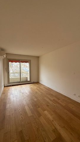 Location Appartement 2 pièces 65m² PARIS 16ème - Photo 2
