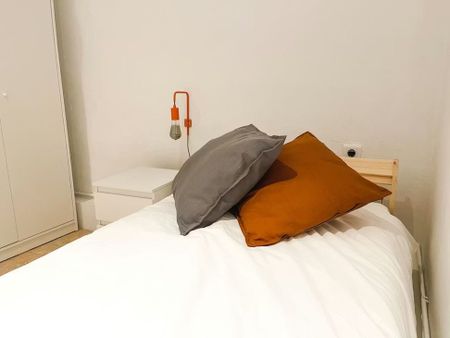 Carrer la Rambla, Barcelona, Catalonia 08002 - Photo 3