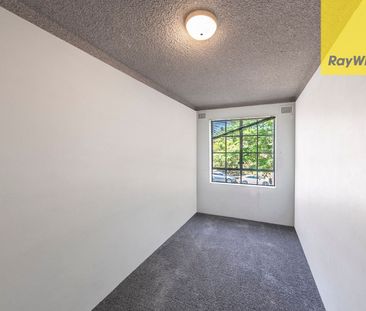 Fully Renovated Apartment - Prime Location! - Photo 1