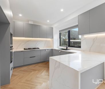 Modern & Spacious 4-Bedroom Double-Storey Townhouse in Prime Location - Photo 5