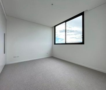 North-South Facing Penthouse with Dual Balconies | Light-Filled 3 B... - Photo 2