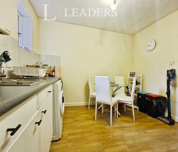 2 bedroom flat to rent Gosport Town Centre - Photo 3