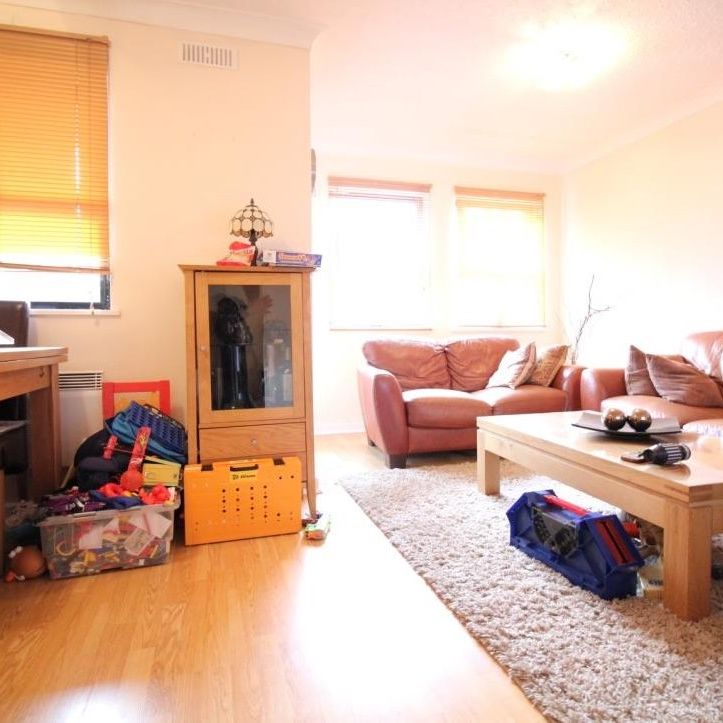 Gloucester Avenue, Slough - Photo 1