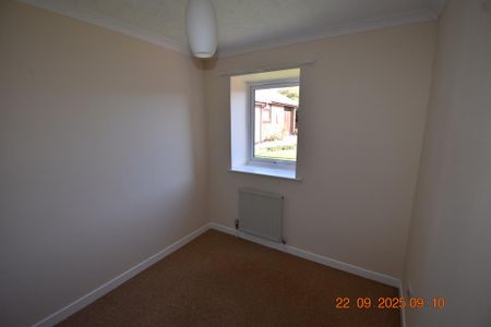 3 bedroom detached bungalow to rent - Photo 4