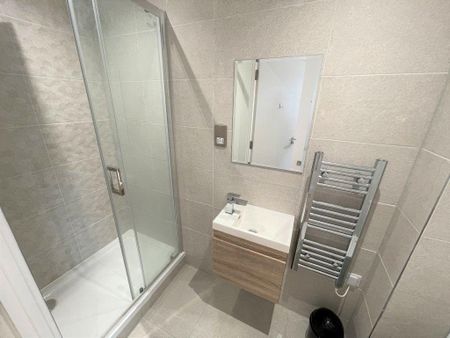 1 bedroom in a house share to rent - Photo 4