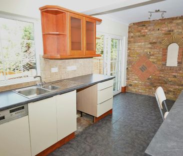 5 bedroom semi-detached house to rent - Photo 4