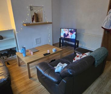 4 Bed - 8 Mayville Street, Hyde Park, Leeds - LS6 1ND - Student - Photo 1